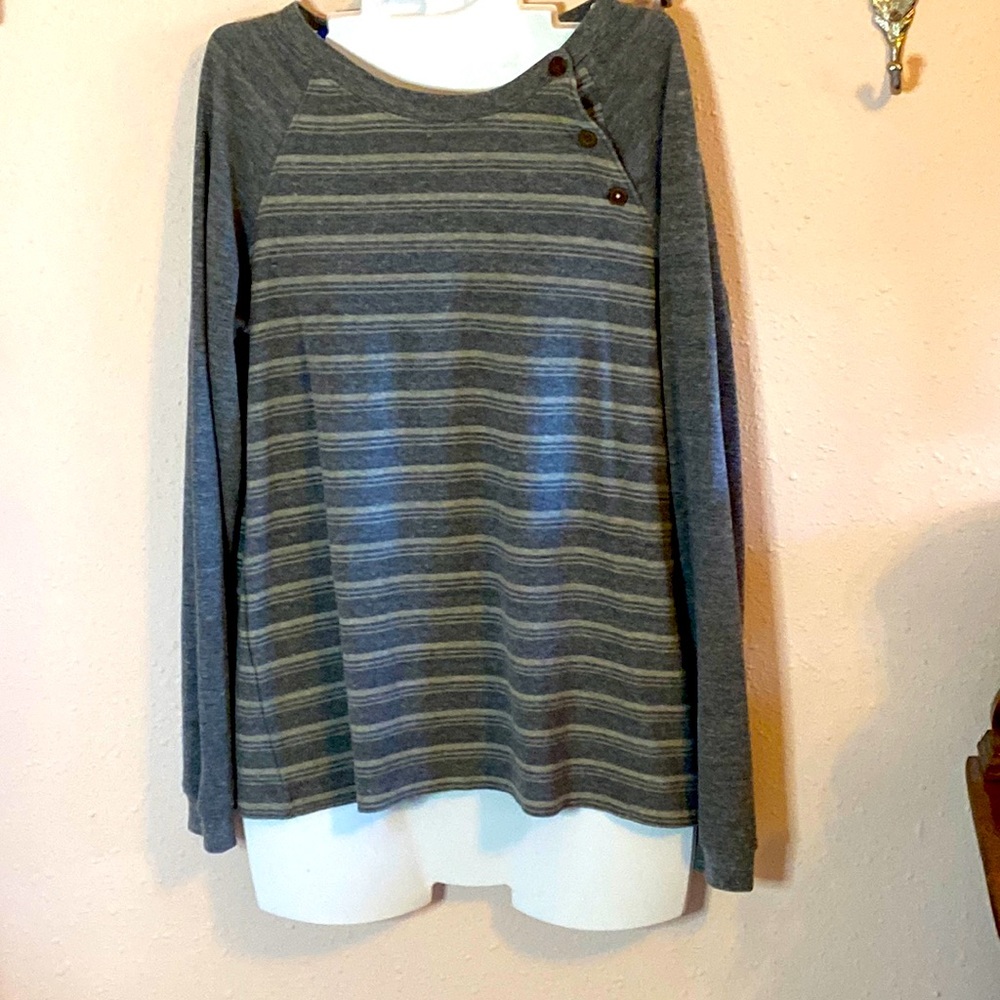❤️ 3/$20 The North Face striped long sleeve tee shirt